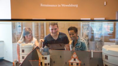 Vom Steinzeitgrab zum Dreiecksschloss – die Wewelsburg 